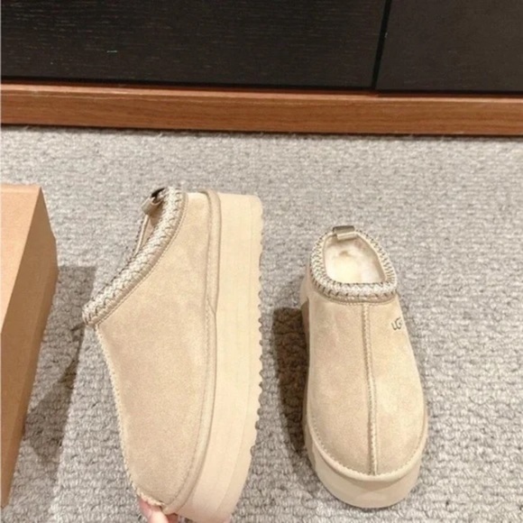UGG Women's Cream Platform Clogs - Picture 1 of 1